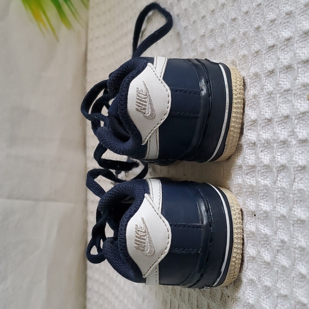 Toddler Nike sneakers size 5C - Picture 5 of 8